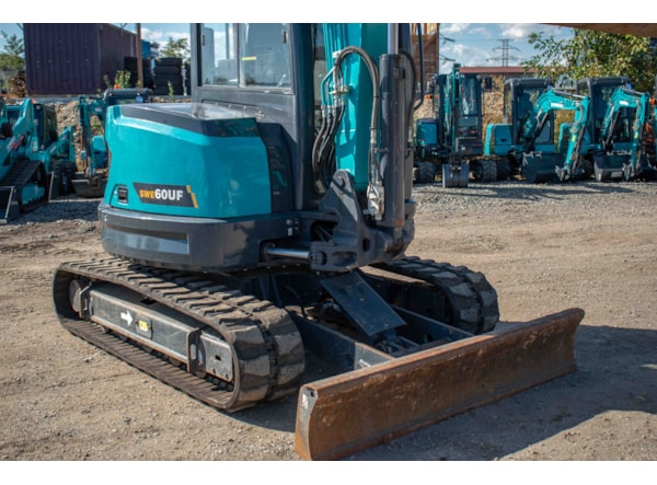 Midiexcavator SUNWARD 60 uf DISPONIBIL PENTRU INCHIRIERE de vanzare